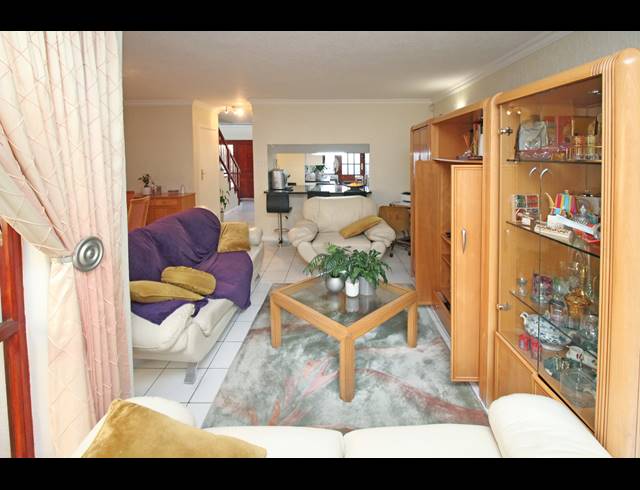3 BEDROOM TOWNHOUSE FOR SALE IN BEDFORD GARDENS